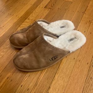 UGG Scuff Slippers in Chestnut